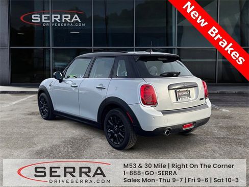 Used 2021 MINI Cooper 4-Door Hardtop w/ 6.5" Touchscreen Package image 3