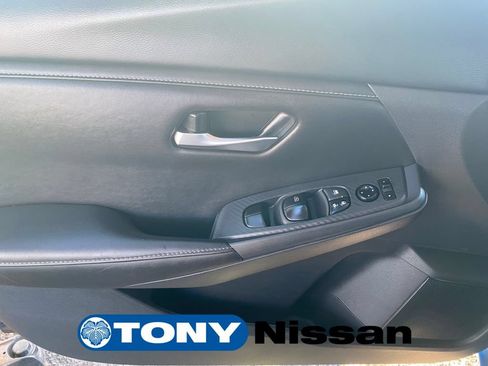 Used 2025 Nissan Sentra SV FWD image 12