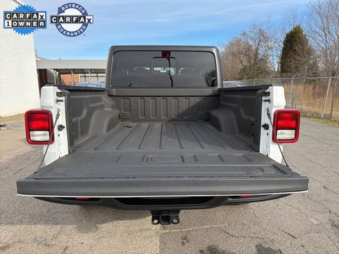 Used 2023 Jeep Gladiator Rubicon w/ Cold Weather Group image 16