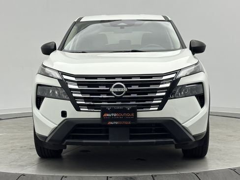 Used 2024 Nissan Rogue S AWD/4WD image 2