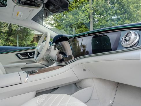 Used 2023 Mercedes-Benz EQS 580 4MATIC Sedan image 22