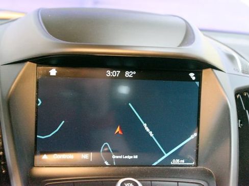 Used 2019 Ford Escape SE w/ Ford Safe & Smart Package FWD image 25