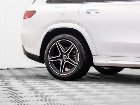 Certified 2025 Mercedes-Benz GLS 450 4MATIC image 36