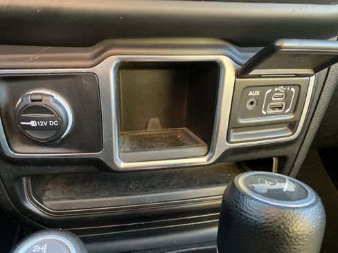 Used 2021 Jeep Wrangler Sport image 30