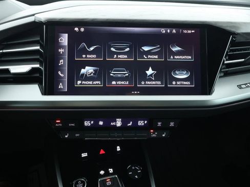 Used 2025 Audi Q4 e-tron Premium image 16