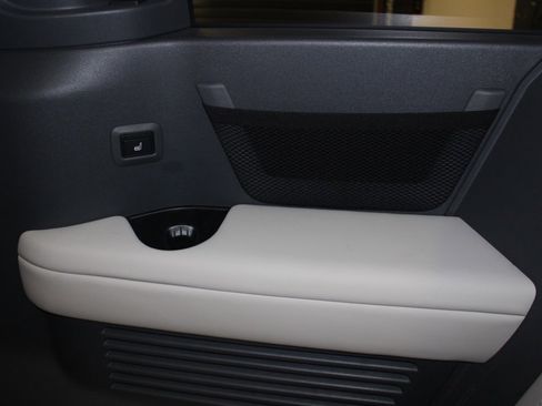 Used 2023 Land Rover Defender 130 SE image 45