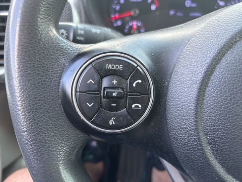 Used 2022 Kia Soul LX image 23