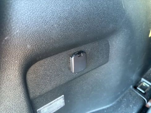 Used 2019 Ford Explorer XLT image 12