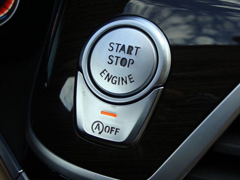 Used 2017 BMW 750i xDrive image 24