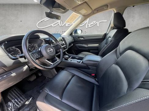 Used 2025 Nissan Pathfinder SL AWD/4WD image 19