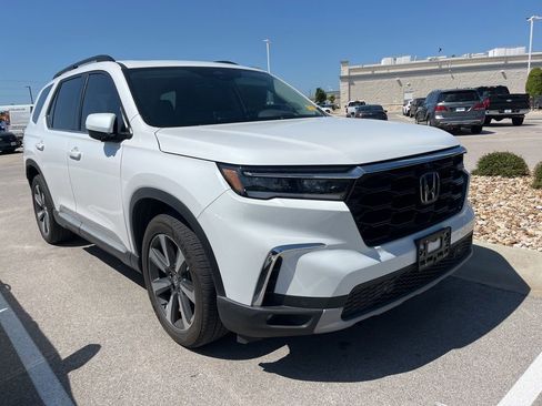 Used 2025 Honda Pilot Elite image 2