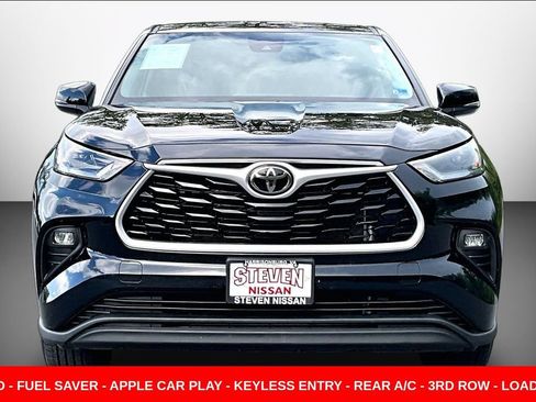 Used 2022 Toyota Highlander LE AWD/4WD image 2