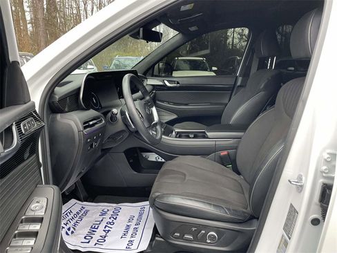 Used 2024 Hyundai Palisade Calligraphy image 17