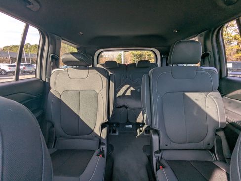 Used 2024 Jeep Grand Cherokee L Laredo w/ Trailer Tow Package image 10