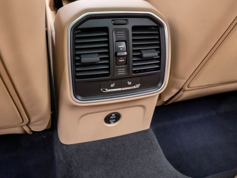 New 2026 Porsche Macan image 19