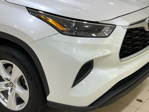 Used 2023 Toyota Highlander L image 2