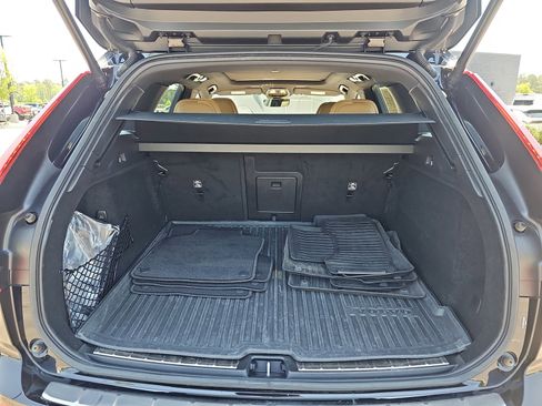 Used 2023 Volvo XC60 B5 Ultimate w/ Protection Package Premier image 12