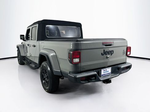 Used 2023 Jeep Gladiator Sport AWD/4WD image 7