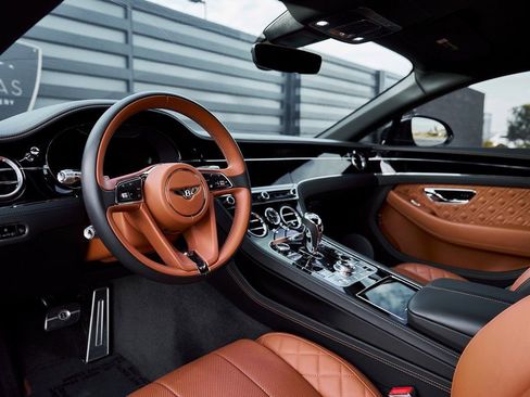 Used 2020 Bentley Continental GT image 3