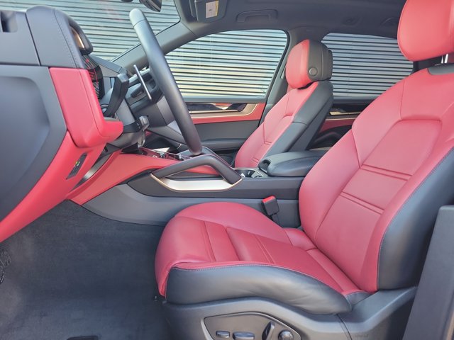 Certified 2025 Porsche Cayenne E-Hybrid AWD/4WD image 5