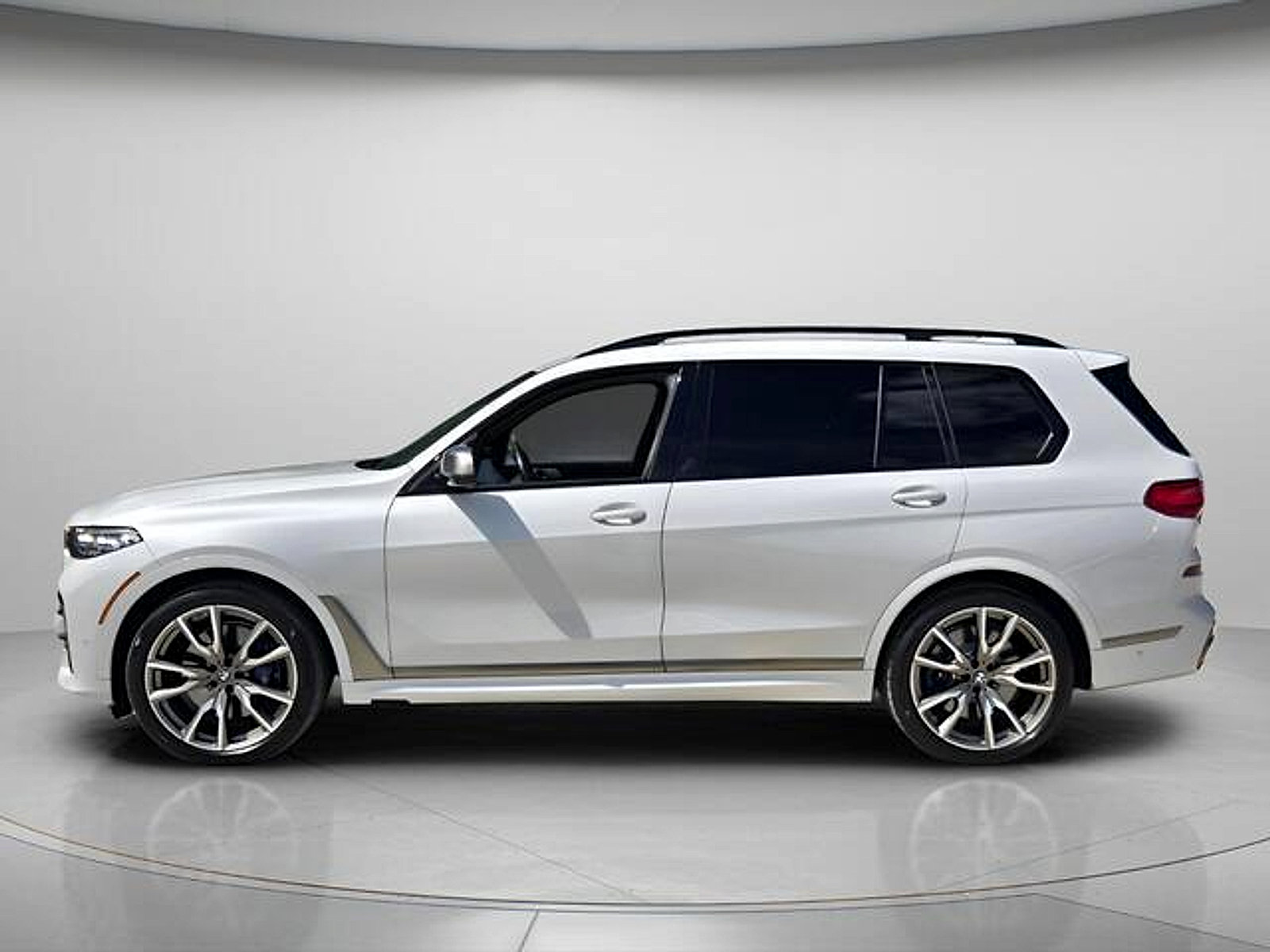 Used 2022 BMW X7 M50i w/ Cold Weather Package AWD/4WD image 3