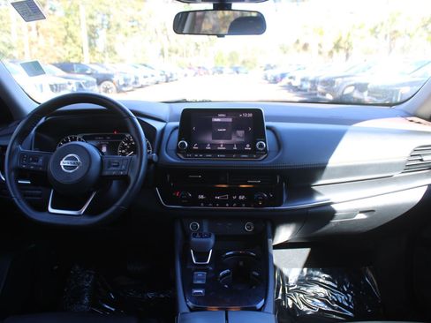 Used 2021 Nissan Rogue SV w/ Premium Package image 24