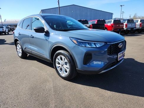 Used 2025 Ford Escape Active w/ Cold Weather Package image 9