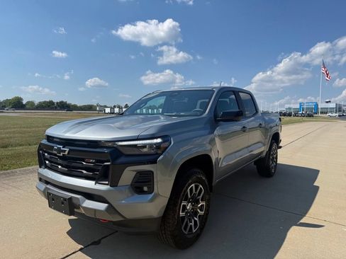 Used 2026 Chevrolet Colorado Z71 w/ Technology Package AWD/4WD image 9