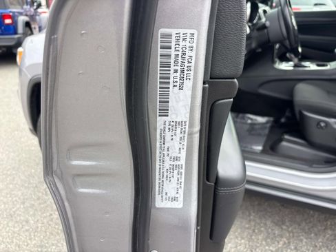 Certified 2021 Jeep Grand Cherokee Laredo image 30