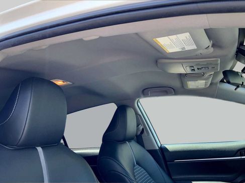 Used 2022 Toyota Camry SE w/ Carpet Mat Package (TMS) FWD image 13
