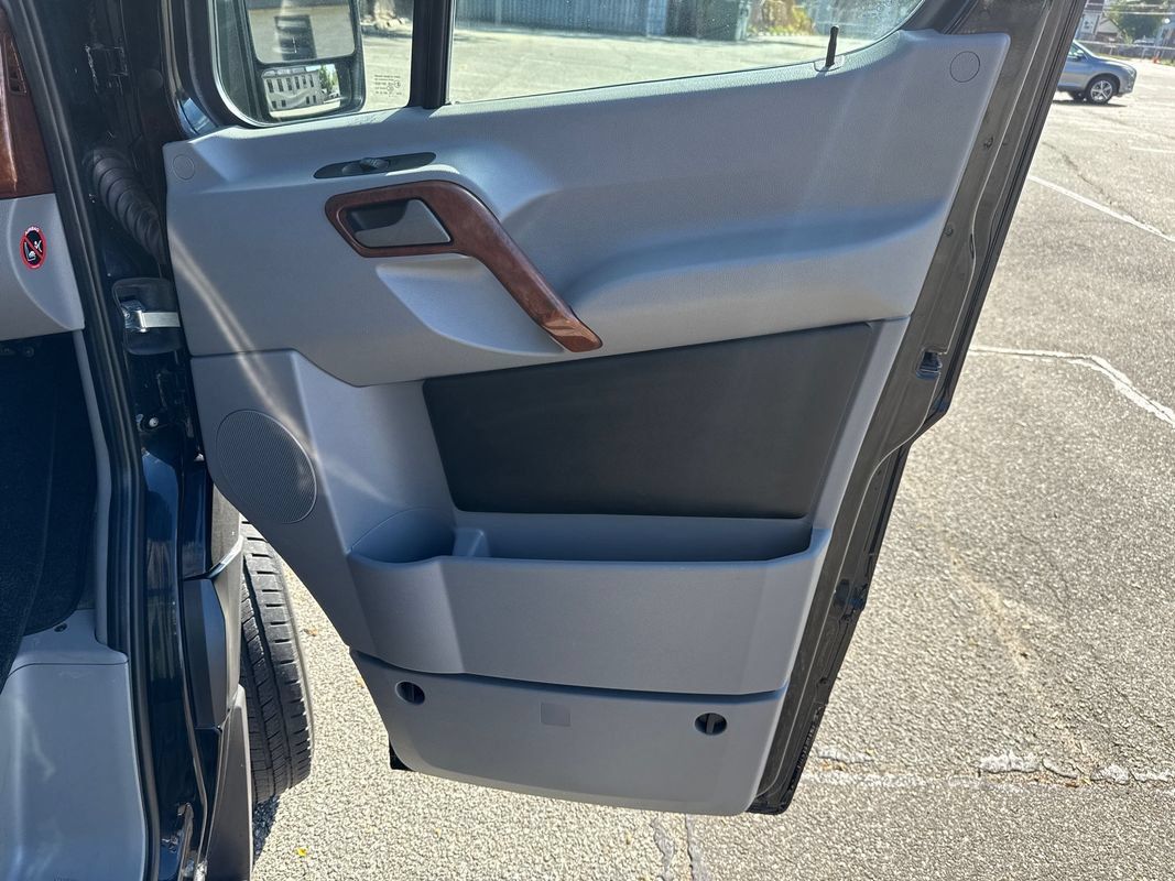 Used 2017 Mercedes-Benz Sprinter 2500 image 20