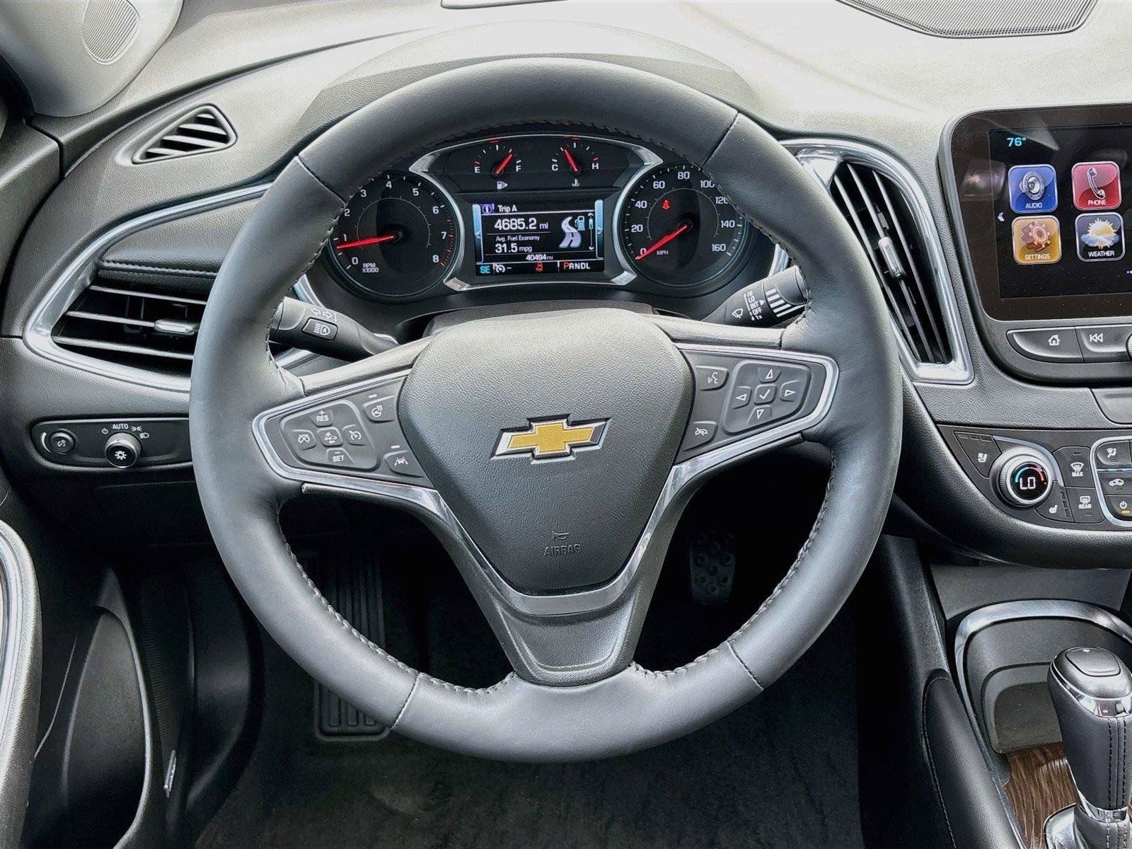 Used 2018 Chevrolet Malibu Premier w/ Driver Confidence Package FWD image 18