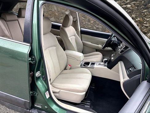 Used 2010 Subaru Outback 2.5i Premium AWD/4WD image 7