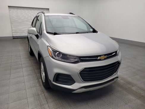 Used 2021 Chevrolet Trax LT FWD image 14