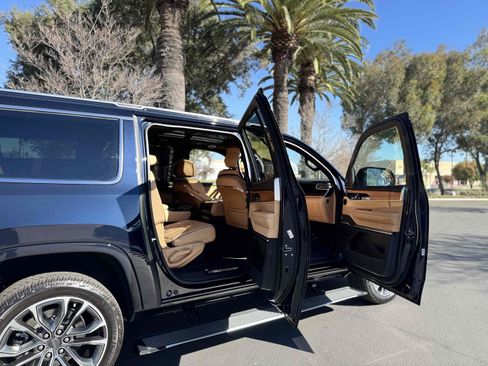 Used 2023 Jeep Grand Wagoneer L Series III image 75