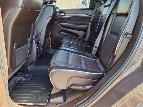 Used 2019 Jeep Grand Cherokee Overland AWD/4WD image 17