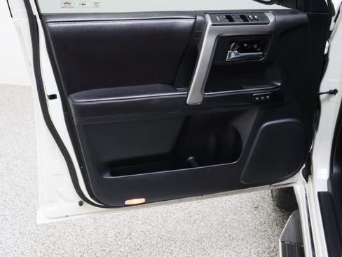 Used 2016 Toyota 4Runner Limited AWD/4WD image 12