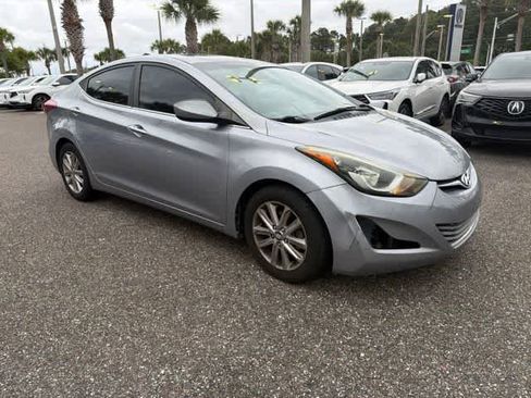 Used 2015 Hyundai Elantra SE w/ Option Group 03 FWD image 12