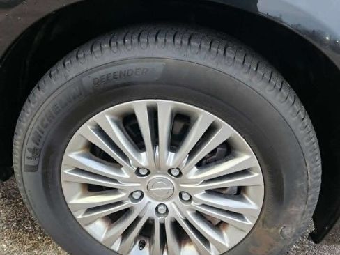 Used 2014 Chrysler Town & Country Touring-L w/ Driver Convenience Group image 33