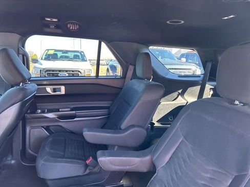Used 2020 Ford Explorer XLT image 34