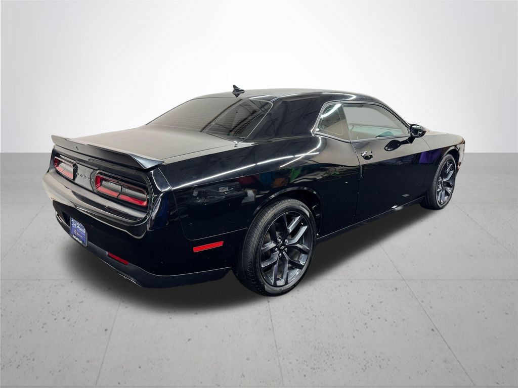 Used 2019 Dodge Challenger SXT w/ Blacktop Package RWD image 7