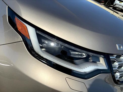 Used 2025 Land Rover Discovery S image 13