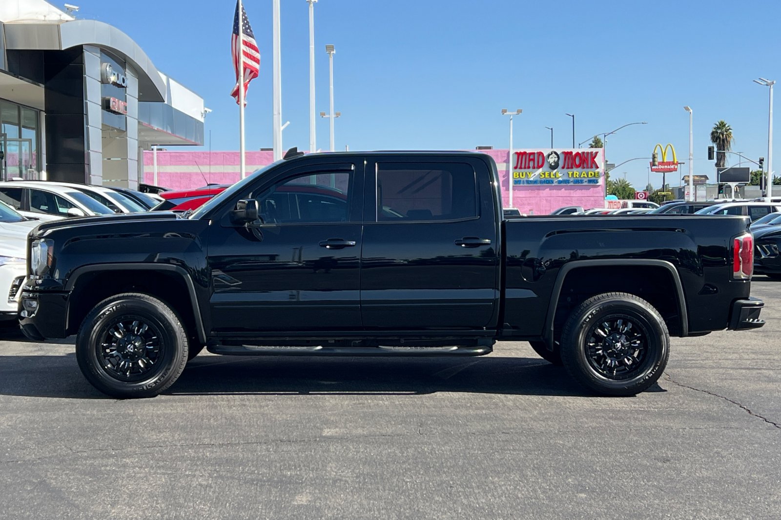 Used 2018 GMC Sierra 1500 SLT w/ All Terrain Package AWD/4WD image 8