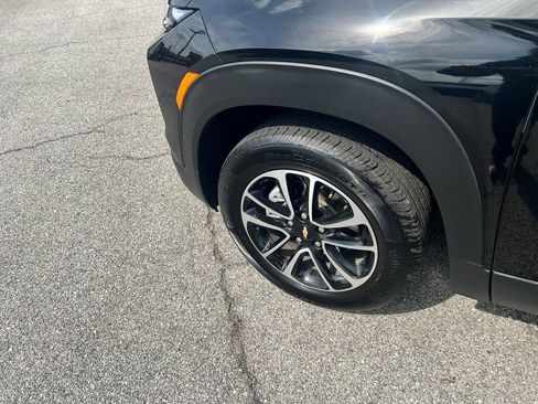 Used 2025 Chevrolet TrailBlazer LT AWD/4WD image 13