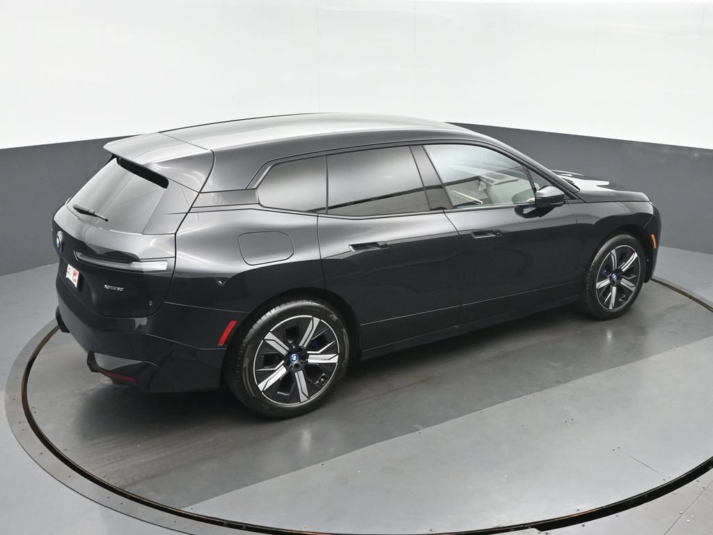 Used 2024 BMW iX xDrive50 w/ Premium Package AWD/4WD image 35