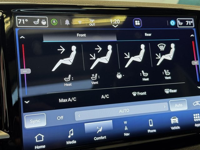 Used 2025 Chrysler Pacifica Limited FWD image 32