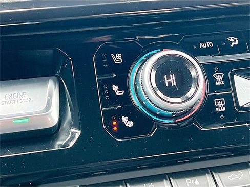 Used 2024 GMC Sierra 2500 AT4 image 21