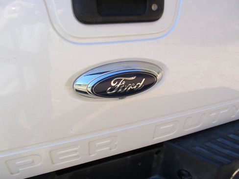 Used 2015 Ford F350 Lariat image 14