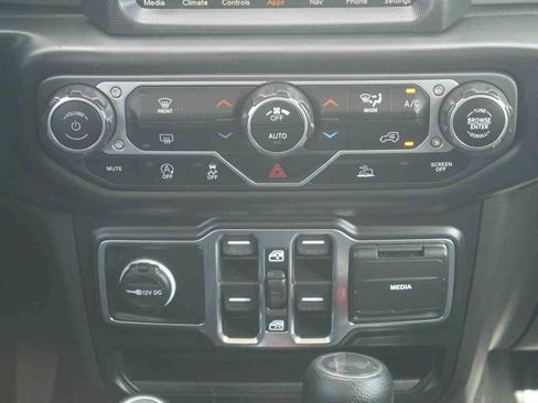 Used 2023 Jeep Wrangler Unlimited Sahara AWD/4WD image 8