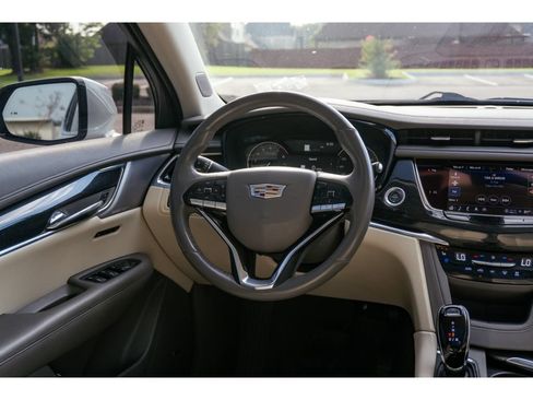 Used 2023 Cadillac XT6 Premium Luxury FWD image 22